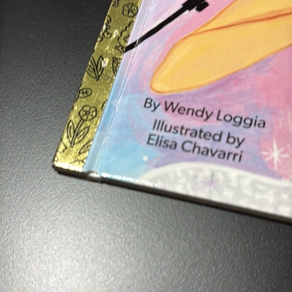 Taylor Swift | Little Golden Book Biography - Picture 2 of 5